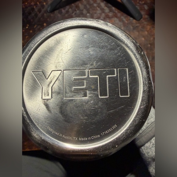 YETI RAMBLER® 36 OZ WATER BOTTLE WITH CHUG CAP - Picture 4 of 8